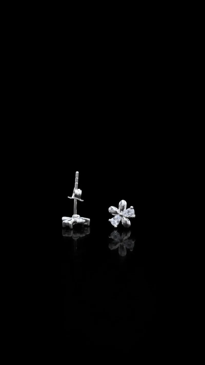Petale Bloom Floral Stud Earrings — 1